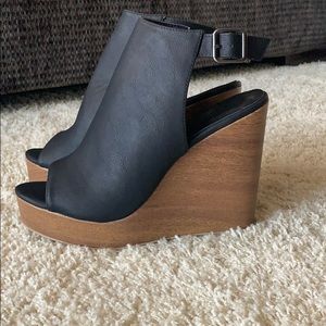 Size 10 black wedges